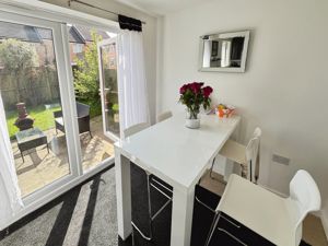 KITCHEN DINER- click for photo gallery